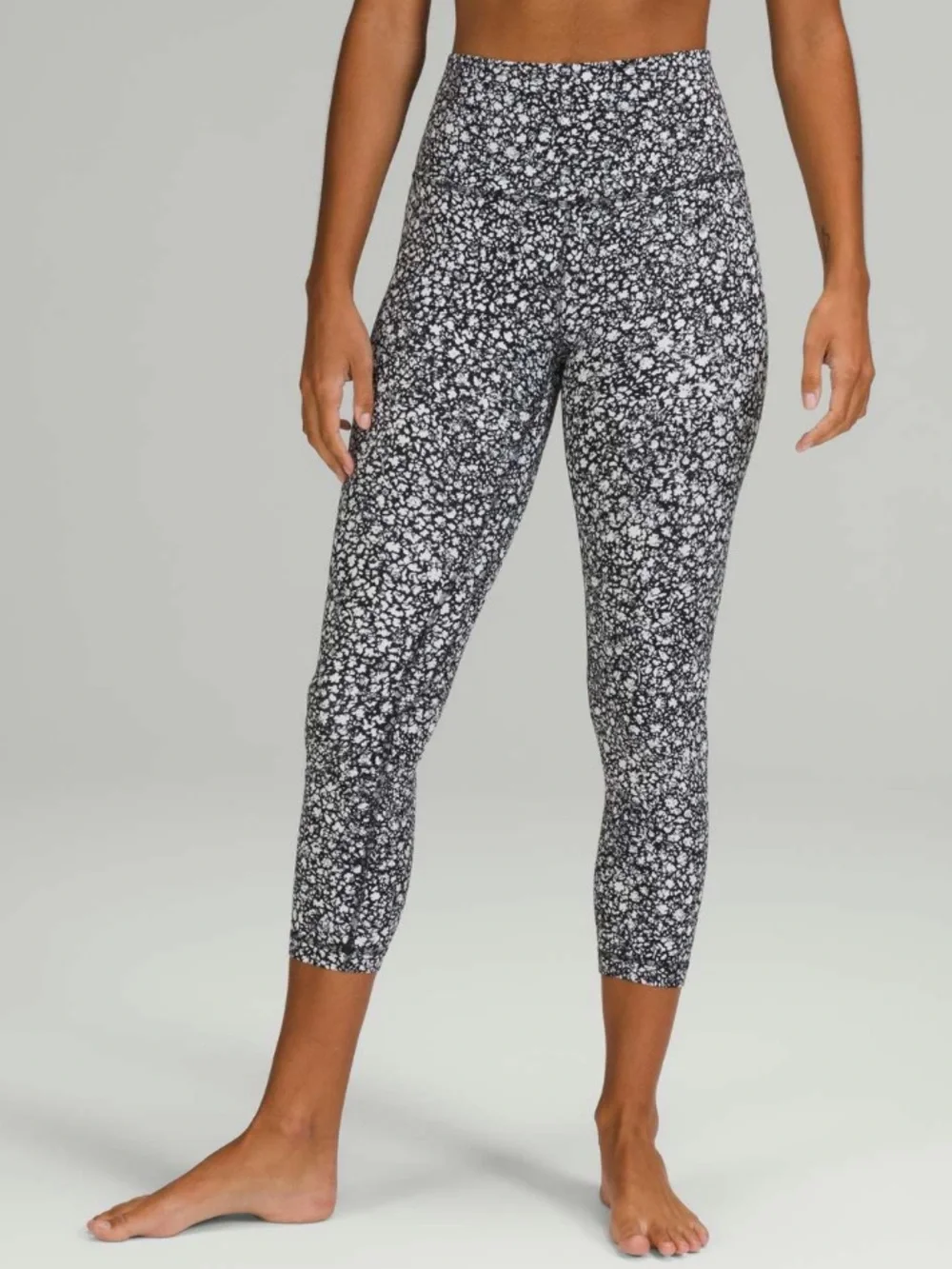 lululemon Align High Rise Leggings Nulu 23” Sz 12 Black and White Alpine